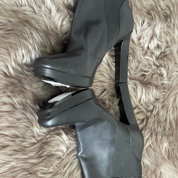 Via Spiga Leather Platform Bootie Size 10.5 M - Picture 2 of 12